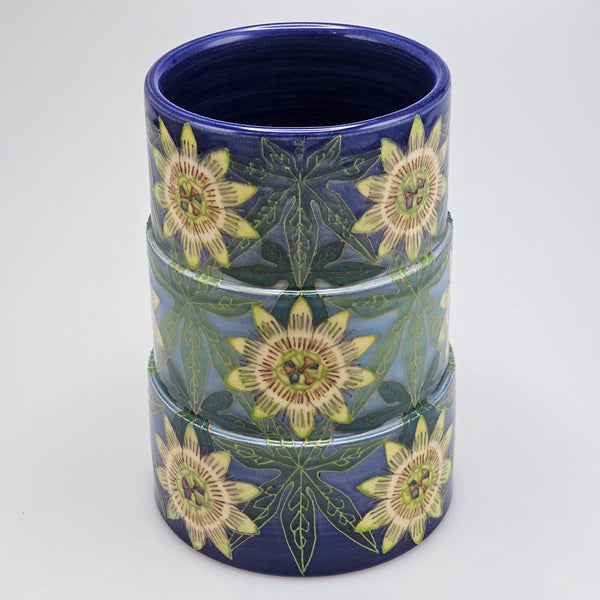 Dennis Chinaworks Passion flower trial vase 22cm