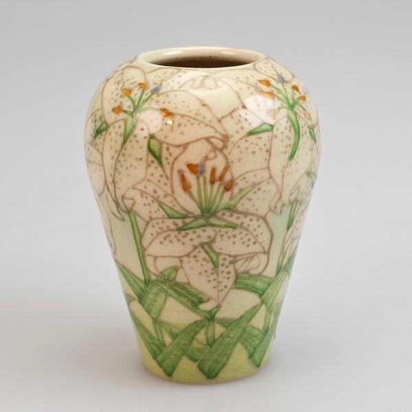 Dennis Chinaworks Lily on White Ovoid 3.5"